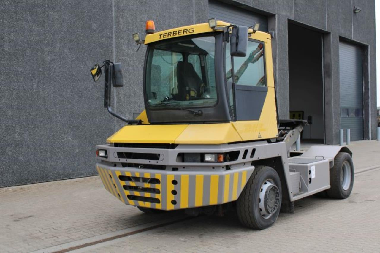 Terberg RT222 - Terminál targoncá: 2 kép. Terberg RT222 - Terminál targoncá: 2 kép.