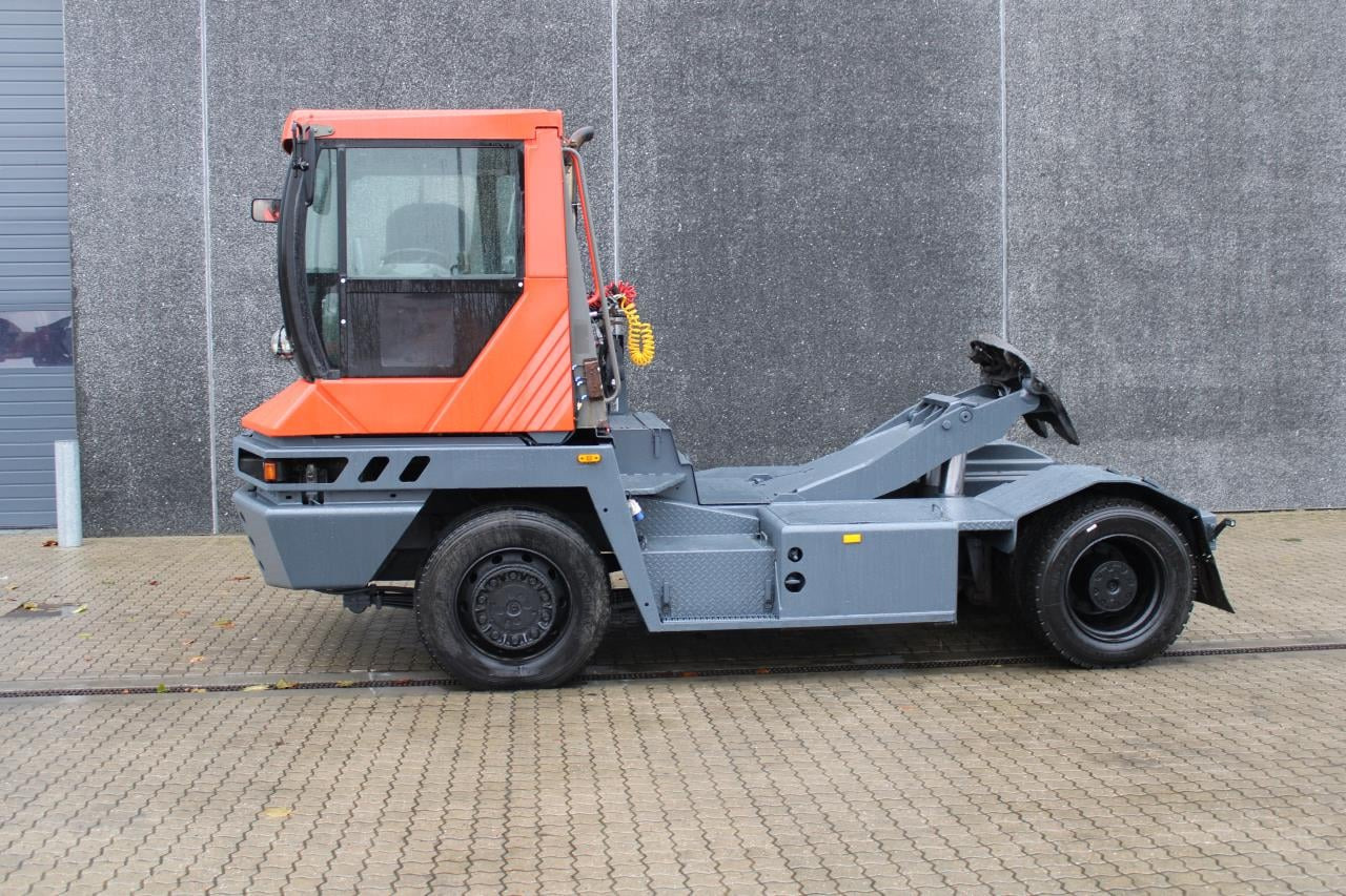 Terberg RT222 - Terminál targoncá: 1 kép. Terberg RT222 - Terminál targoncá: 1 kép.