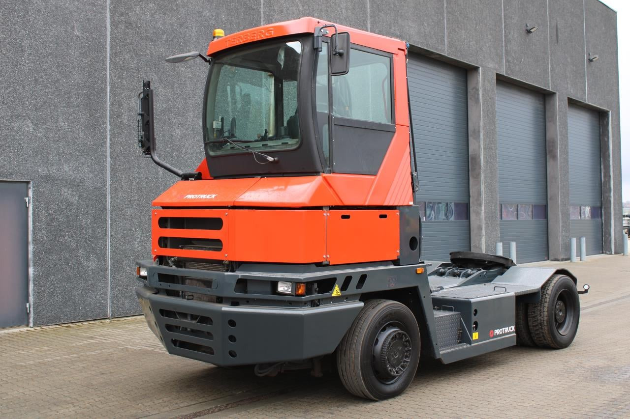 Terberg RT222 - Terminál targoncá: 2 kép. Terberg RT222 - Terminál targoncá: 2 kép.