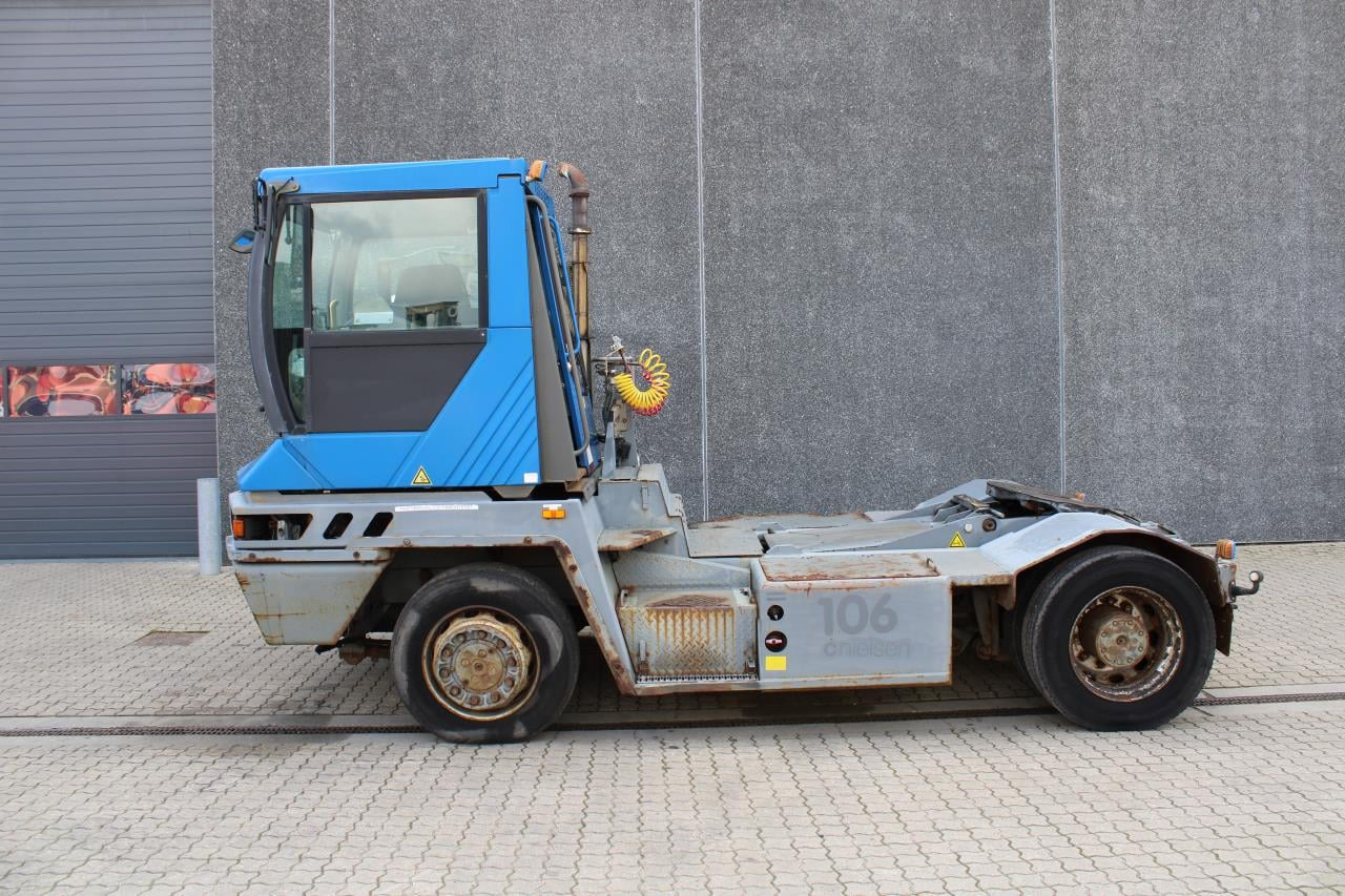 Terberg RT222 - Terminál targoncá: 1 kép. Terberg RT222 - Terminál targoncá: 1 kép.