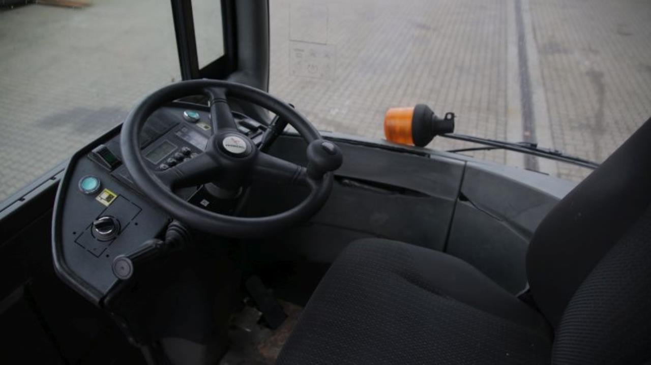 Terberg RT222 - Terminál targoncá: 4 kép. Terberg RT222 - Terminál targoncá: 4 kép.