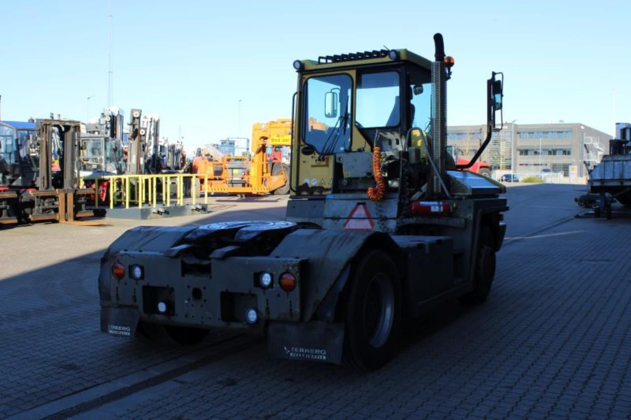 Terberg RT223 - Terminál targoncá: 3 kép. Terberg RT223 - Terminál targoncá: 3 kép.