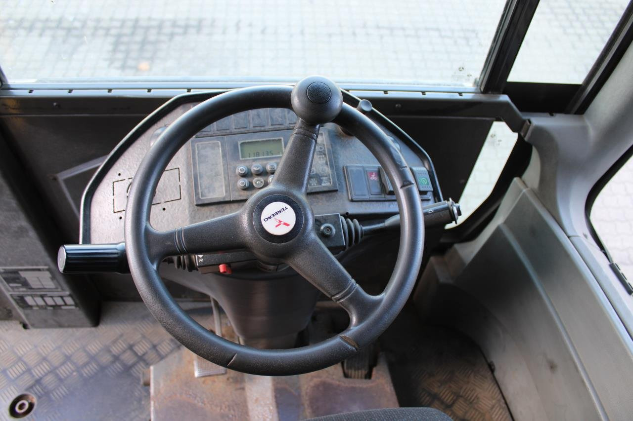 Terberg RT282 - Terminál targoncá: 4 kép. Terberg RT282 - Terminál targoncá: 4 kép.