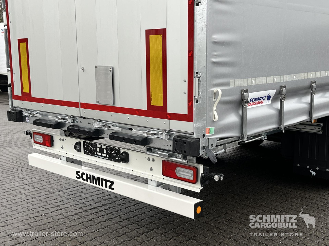 SCHMITZ Auflieger Curtainsider Mega - Ponyvás félpótkocsi: 3 kép. SCHMITZ Auflieger Curtainsider Mega - Ponyvás félpótkocsi: 3 kép.