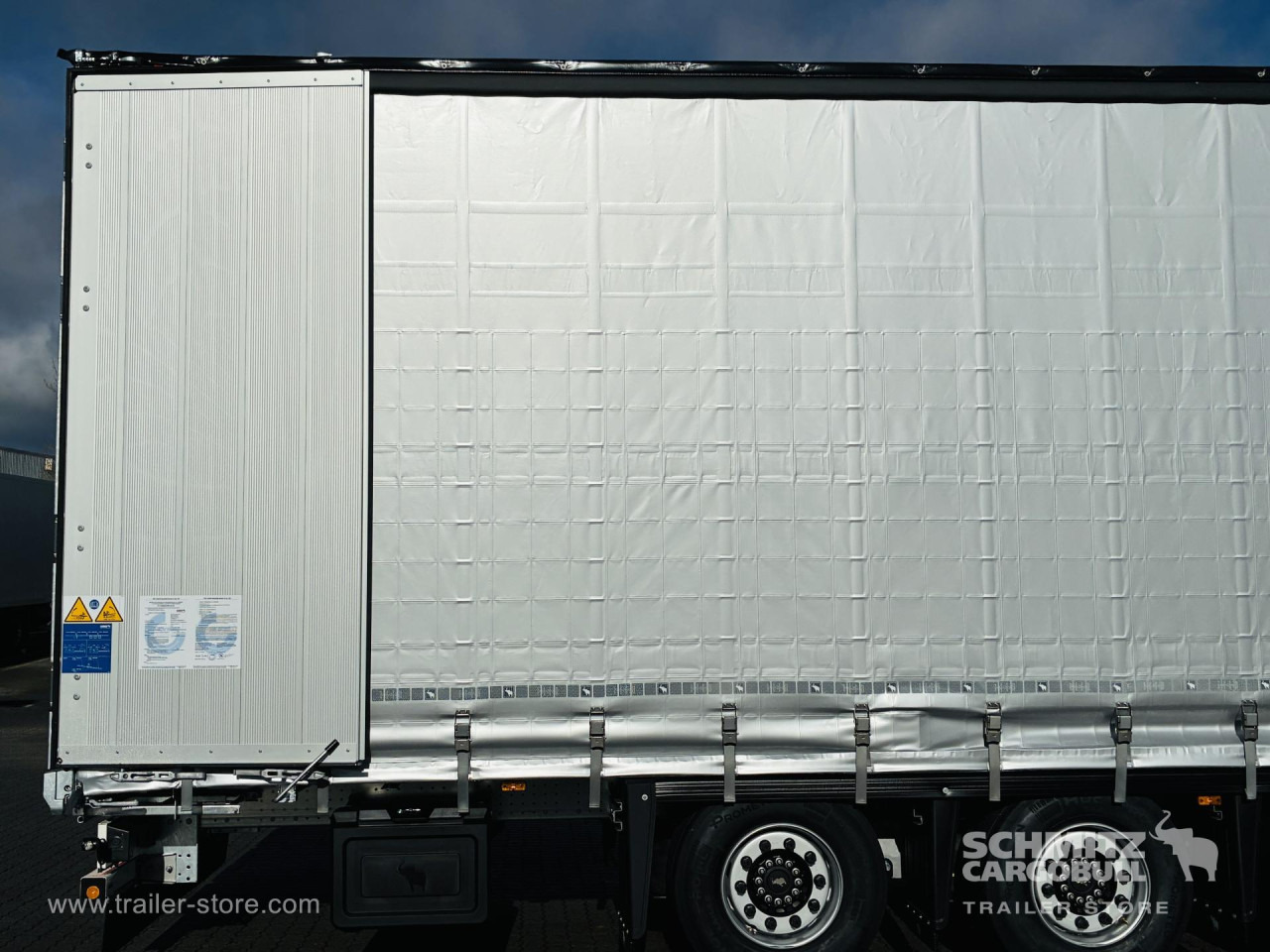 SCHMITZ Auflieger Curtainsider Mega - Ponyvás félpótkocsi: 4 kép. SCHMITZ Auflieger Curtainsider Mega - Ponyvás félpótkocsi: 4 kép.