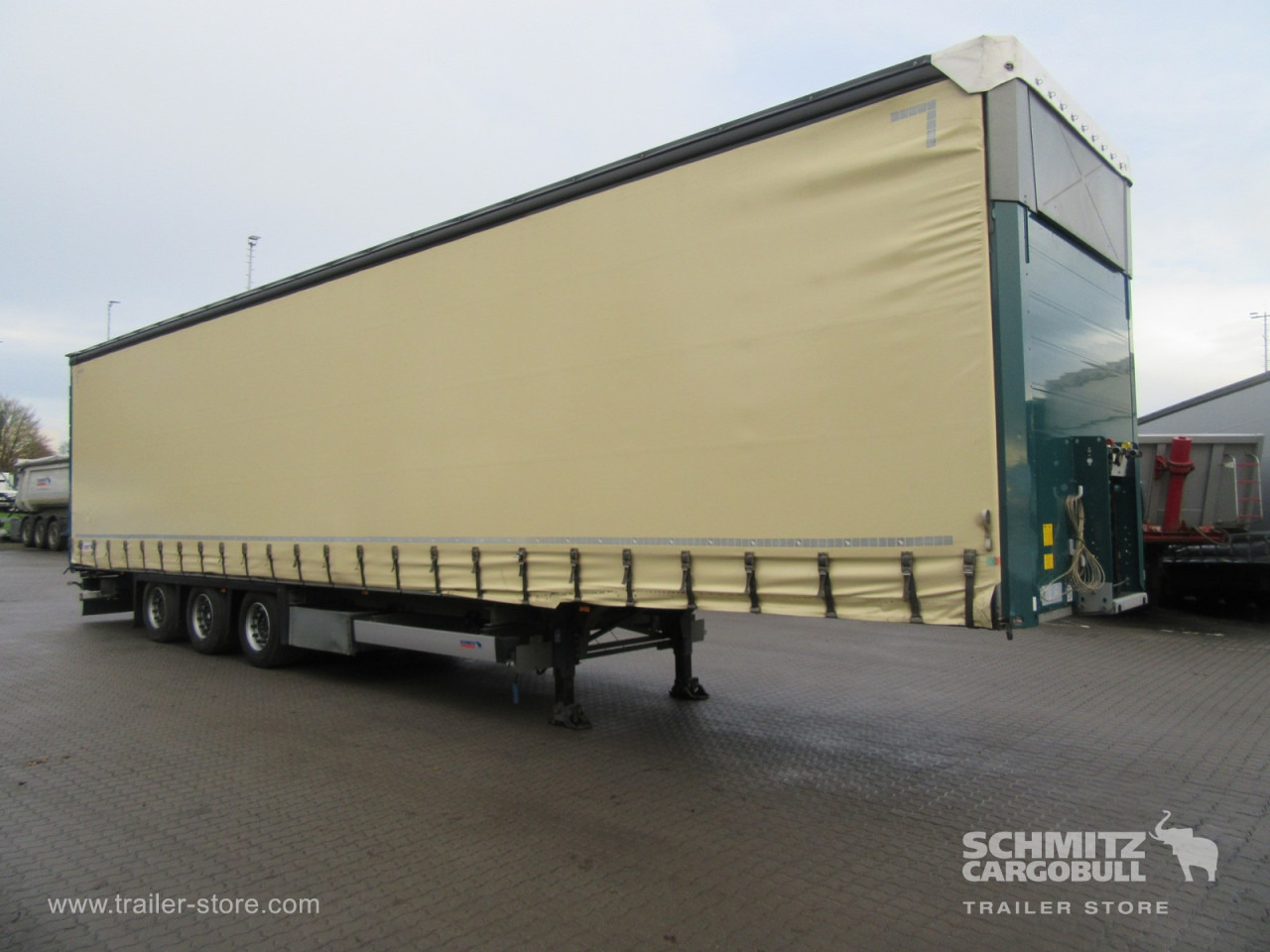 SCHMITZ Auflieger Curtainsider Mega - Ponyvás félpótkocsi: 1 kép. SCHMITZ Auflieger Curtainsider Mega - Ponyvás félpótkocsi: 1 kép.