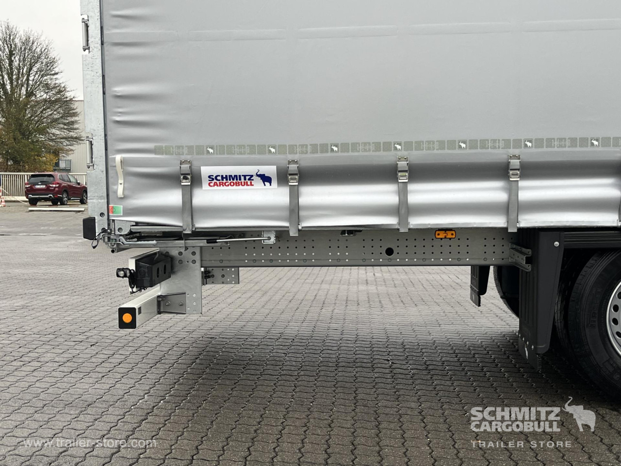 SCHMITZ Auflieger Curtainsider Mega - Ponyvás félpótkocsi: 2 kép. SCHMITZ Auflieger Curtainsider Mega - Ponyvás félpótkocsi: 2 kép.