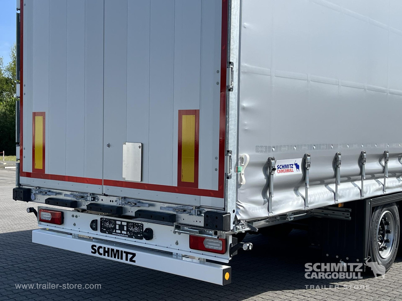 SCHMITZ Auflieger Curtainsider Mega - Ponyvás félpótkocsi: 3 kép. SCHMITZ Auflieger Curtainsider Mega - Ponyvás félpótkocsi: 3 kép.