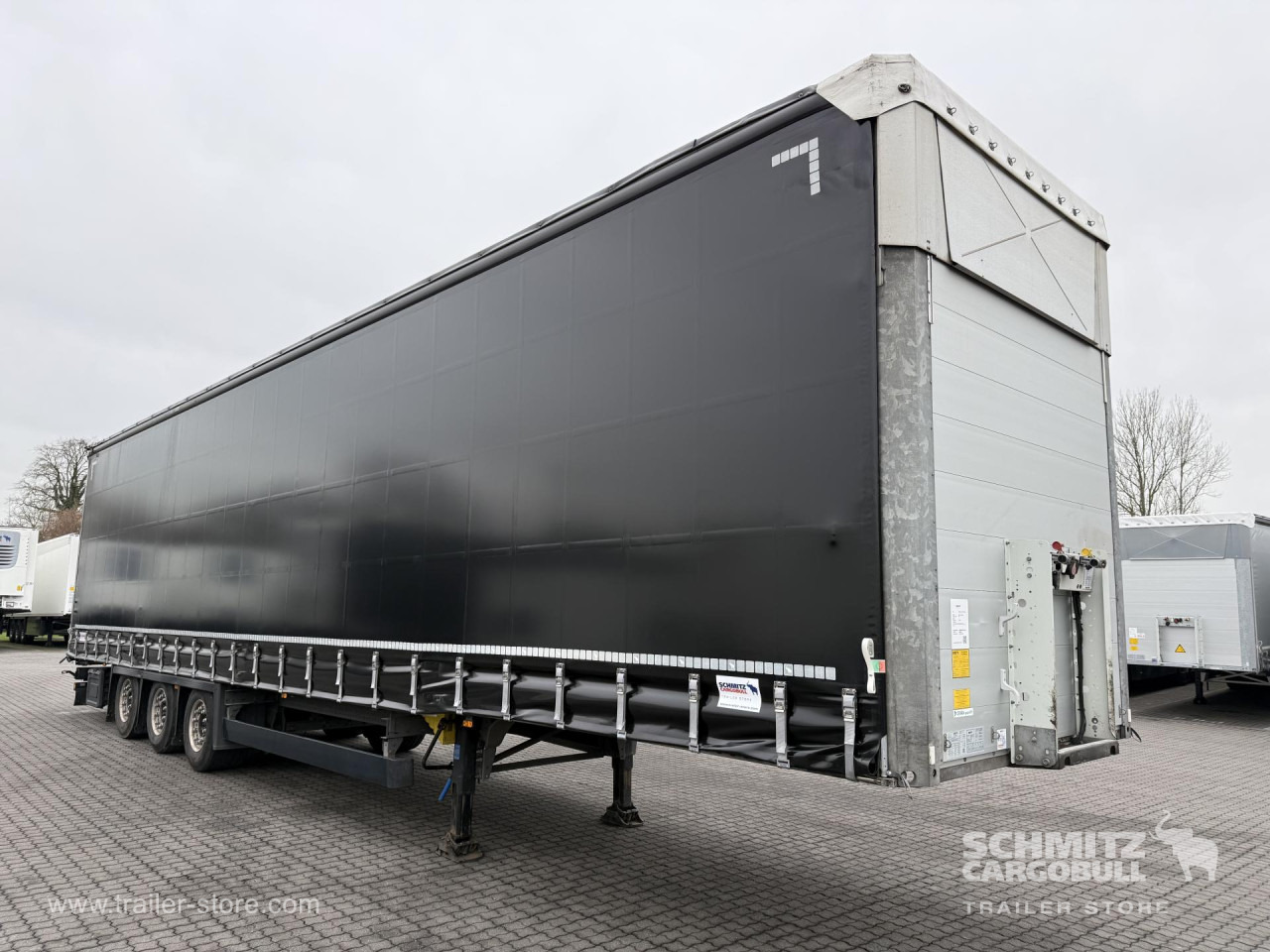 SCHMITZ Auflieger Curtainsider Mega - Ponyvás félpótkocsi: 1 kép. SCHMITZ Auflieger Curtainsider Mega - Ponyvás félpótkocsi: 1 kép.