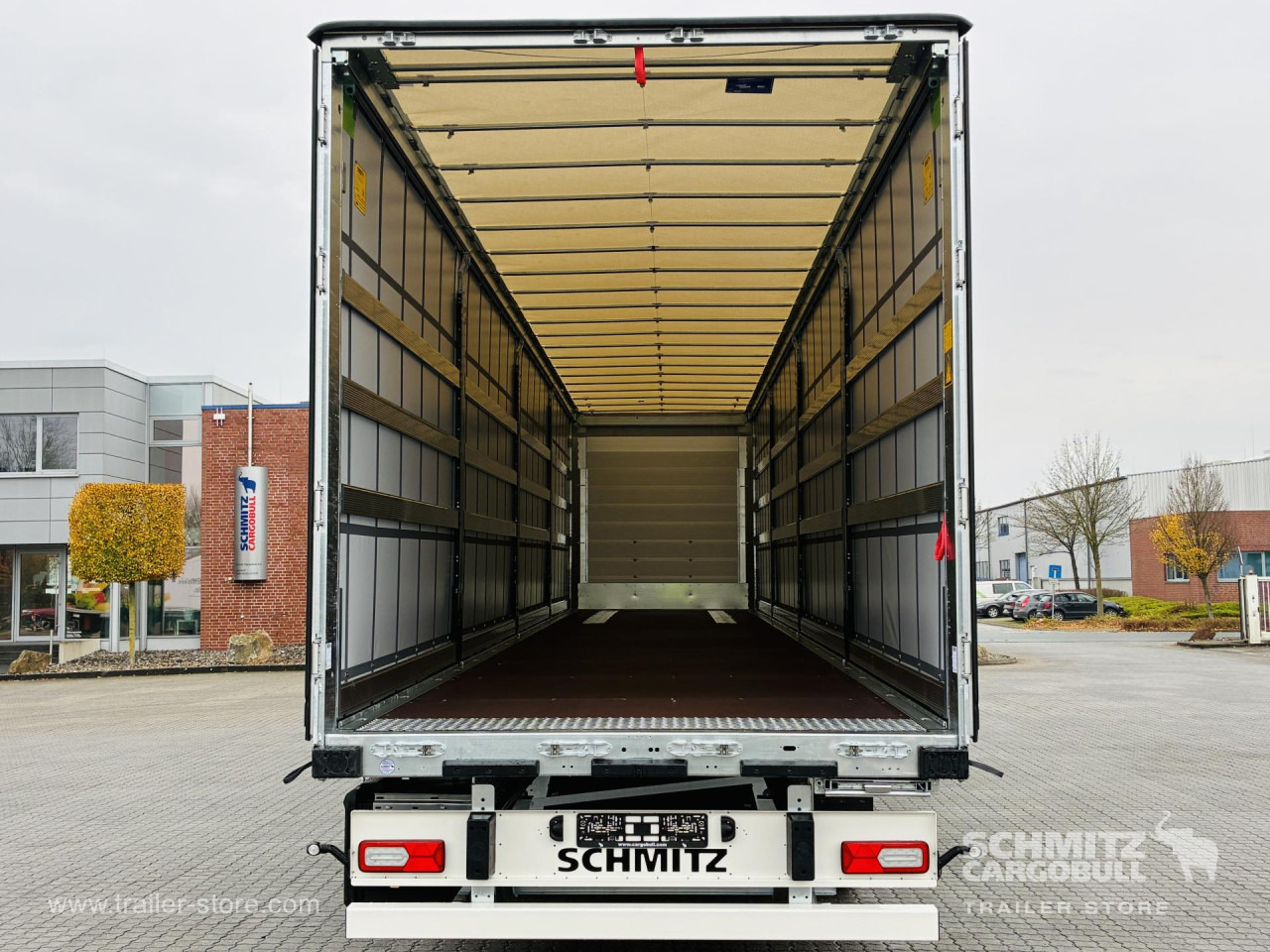 SCHMITZ Auflieger Curtainsider Standard - Ponyvás félpótkocsi: 2 kép. SCHMITZ Auflieger Curtainsider Standard - Ponyvás félpótkocsi: 2 kép.