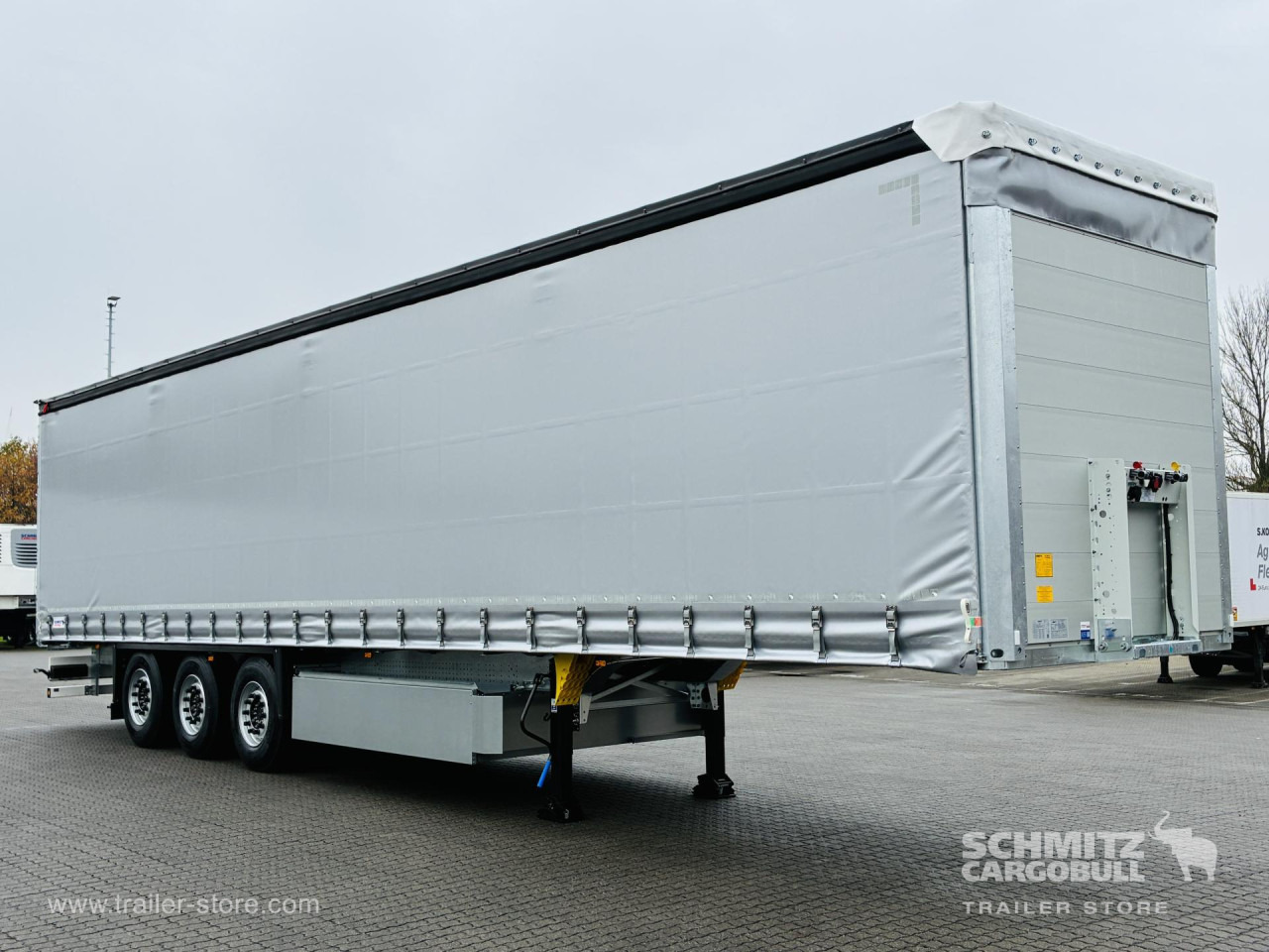 SCHMITZ Auflieger Curtainsider Standard - Ponyvás félpótkocsi: 1 kép. SCHMITZ Auflieger Curtainsider Standard - Ponyvás félpótkocsi: 1 kép.