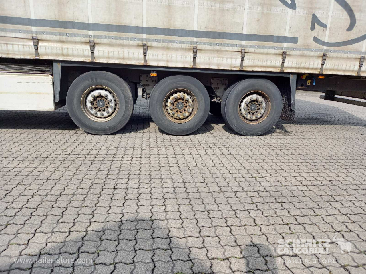 SCHMITZ Auflieger Curtainsider Standard - Ponyvás félpótkocsi: 4 kép. SCHMITZ Auflieger Curtainsider Standard - Ponyvás félpótkocsi: 4 kép.