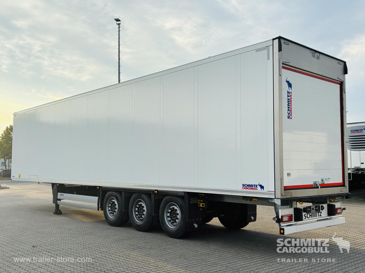 SCHMITZ Auflieger Tiefkühler Multitemp Double deck - Félpótkocsi hőszigetelt: 1 kép. SCHMITZ Auflieger Tiefkühler Multitemp Double deck - Félpótkocsi hőszigetelt: 1 kép.