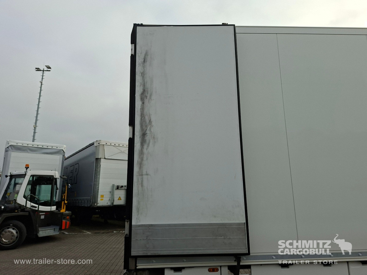 SCHMITZ Auflieger Tiefkühler Standard Double deck - Félpótkocsi hőszigetelt: 4 kép. SCHMITZ Auflieger Tiefkühler Standard Double deck - Félpótkocsi hőszigetelt: 4 kép.