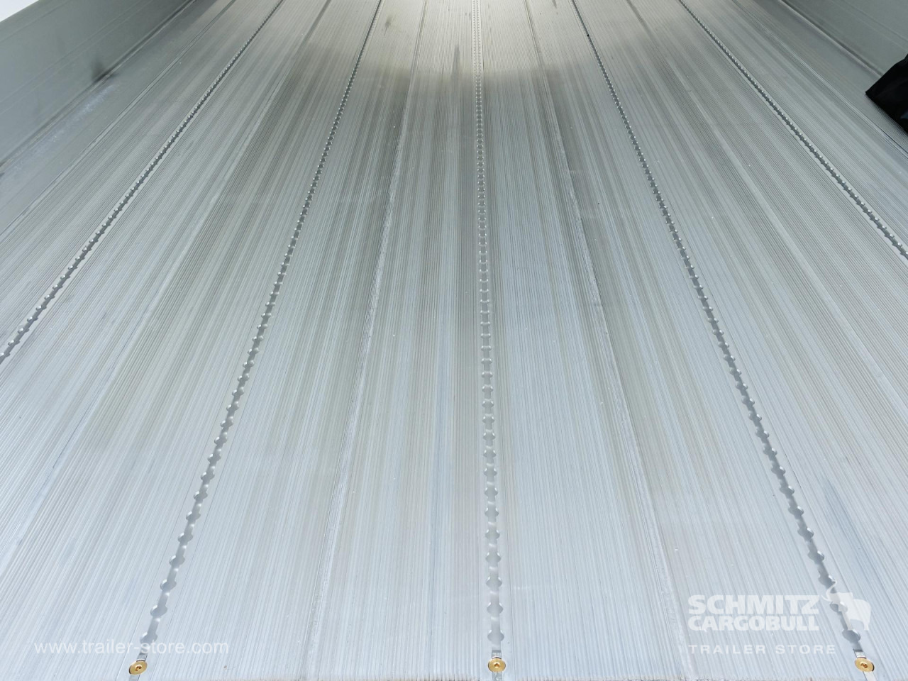 SCHMITZ Auflieger Tiefkühler Standard Taillift - Félpótkocsi hőszigetelt: 3 kép. SCHMITZ Auflieger Tiefkühler Standard Taillift - Félpótkocsi hőszigetelt: 3 kép.