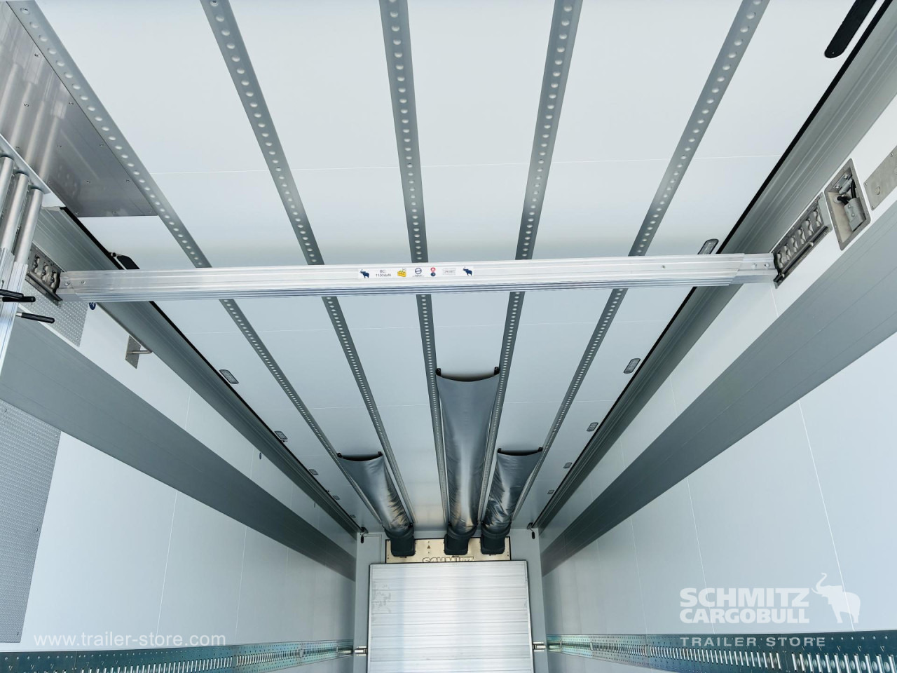 SCHMITZ Auflieger Tiefkühler Standard Taillift - Félpótkocsi hőszigetelt: 4 kép. SCHMITZ Auflieger Tiefkühler Standard Taillift - Félpótkocsi hőszigetelt: 4 kép.