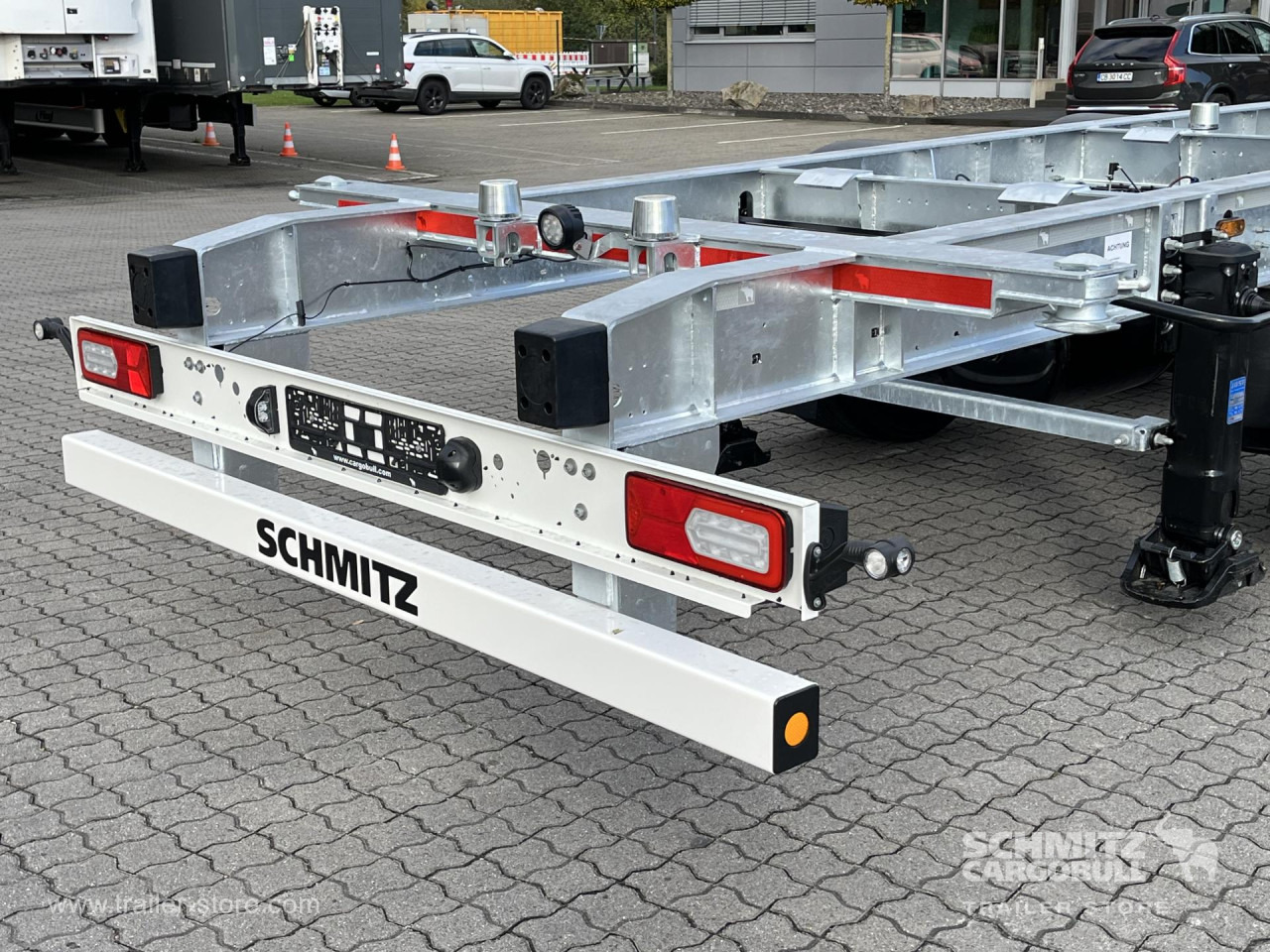 SCHMITZ Zentralachsanhänger Wechselfahrgestell - Pótkocsi cserefelépítményes: 4 kép. SCHMITZ Zentralachsanhänger Wechselfahrgestell - Pótkocsi cserefelépítményes: 4 kép.
