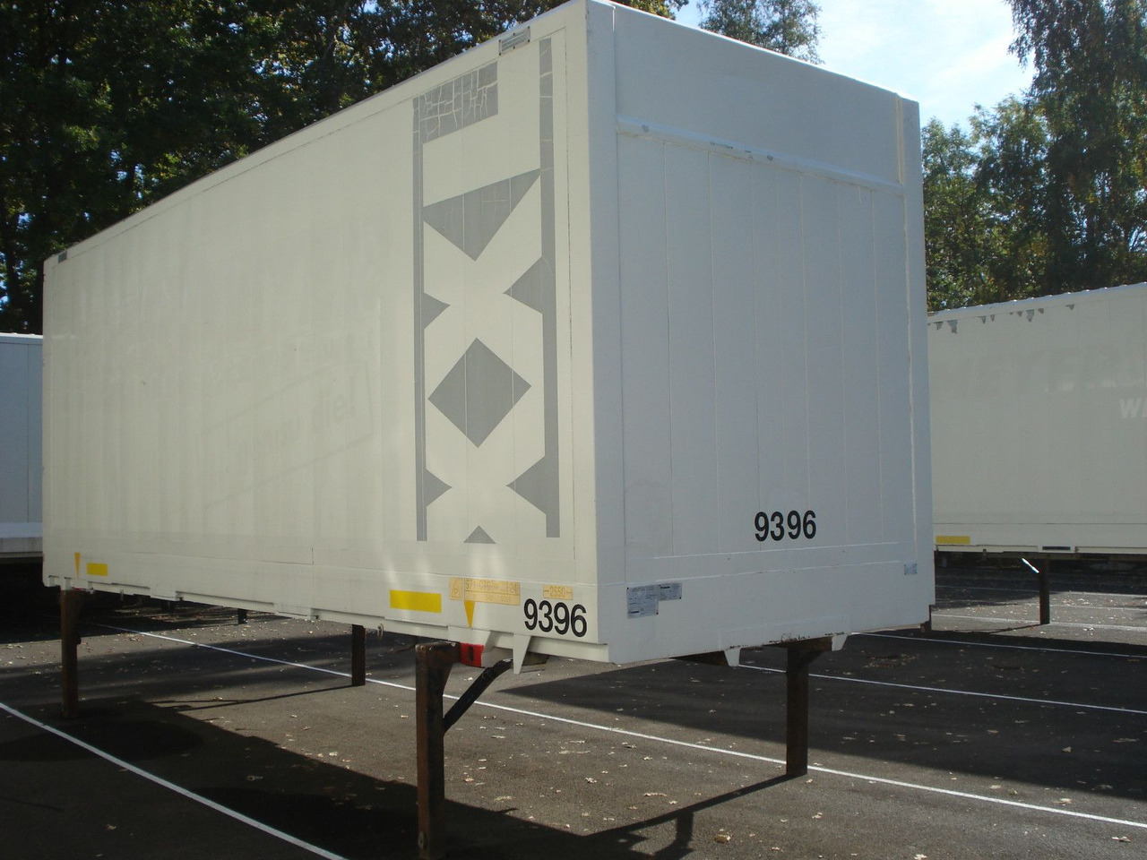 Krone WK 7,7 STG Kleider Textil Jumbo C 7,82 - Pótkocsi dobozos: 2 kép. Krone WK 7,7 STG Kleider Textil Jumbo C 7,82 - Pótkocsi dobozos: 2 kép.