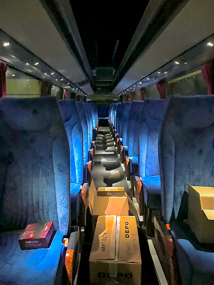 Iveco New Domino euro 5 (WC-KLIMA-57SEATS-NEW TYRES-ALCOA WHEELS) - Távolsági busz: 2 kép. Iveco New Domino euro 5 (WC-KLIMA-57SEATS-NEW TYRES-ALCOA WHEELS) - Távolsági busz: 2 kép.