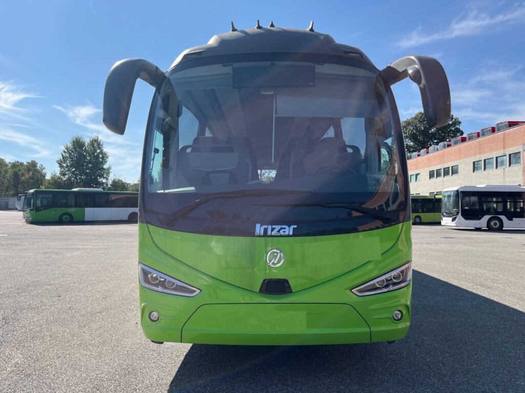 N.1 IRIZAR I6 – Anno 2018 - Távolsági busz: 2 kép. N.1 IRIZAR I6 – Anno 2018 - Távolsági busz: 2 kép.