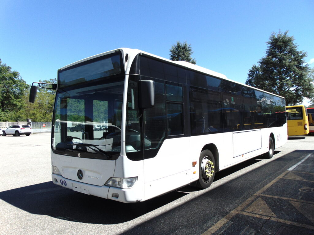 N.1 MERCEDES BENZ CITARO O530 LF – Anno 2009 - Városi busz: 3 kép. N.1 MERCEDES BENZ CITARO O530 LF – Anno 2009 - Városi busz: 3 kép.