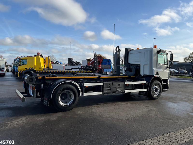 DAF FA 65 CF 250 Manual 20 Ton haakarmsysteem - Horgos rakodó teherautó: 5 kép. DAF FA 65 CF 250 Manual 20 Ton haakarmsysteem - Horgos rakodó teherautó: 5 kép.