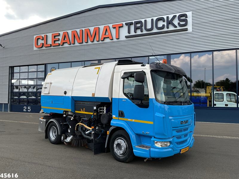 DAF FA LF 180 Euro 6 Johnston VS502 Just 138.807 km! - Utcaseprő gép: 3 kép. DAF FA LF 180 Euro 6 Johnston VS502 Just 138.807 km! - Utcaseprő gép: 3 kép.