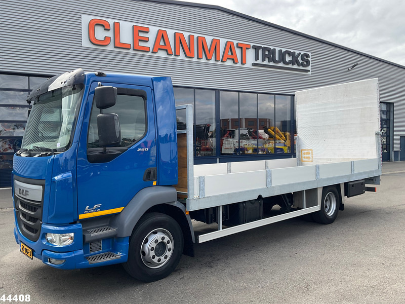 DAF FA LF 250 Euro 6 Autotransporter met laadklep - Autószállító teherautó: 1 kép. DAF FA LF 250 Euro 6 Autotransporter met laadklep - Autószállító teherautó: 1 kép.