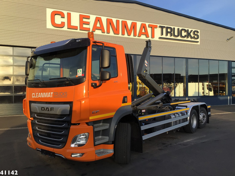 DAF FAN CF 430 VDL 21 Ton haakarmsysteem - Horgos rakodó teherautó: 1 kép. DAF FAN CF 430 VDL 21 Ton haakarmsysteem - Horgos rakodó teherautó: 1 kép.