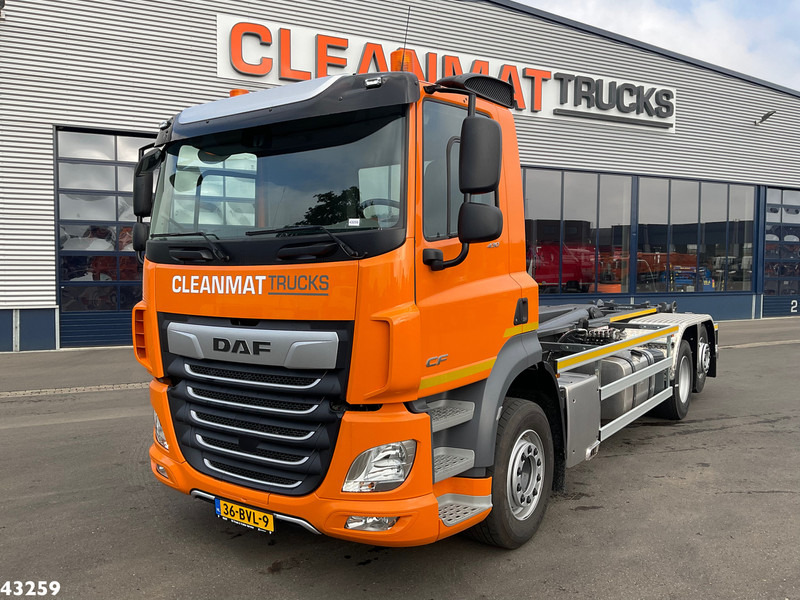 DAF FAN CF 430 VDL 21 Ton haakarmsysteem - Horgos rakodó teherautó: 2 kép. DAF FAN CF 430 VDL 21 Ton haakarmsysteem - Horgos rakodó teherautó: 2 kép.