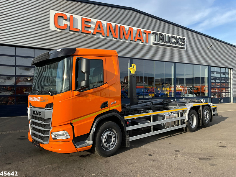 DAF FAN XD 450 Euro 6 Hyvalift 26 Ton haakarmsysteem - Horgos rakodó teherautó: 2 kép. DAF FAN XD 450 Euro 6 Hyvalift 26 Ton haakarmsysteem - Horgos rakodó teherautó: 2 kép.