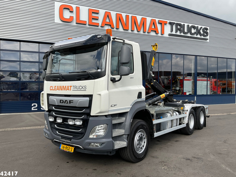 DAF FAT CF 480 6x4 Hyvalift 20 Ton haakarmsysteem - Horgos rakodó teherautó: 1 kép. DAF FAT CF 480 6x4 Hyvalift 20 Ton haakarmsysteem - Horgos rakodó teherautó: 1 kép.