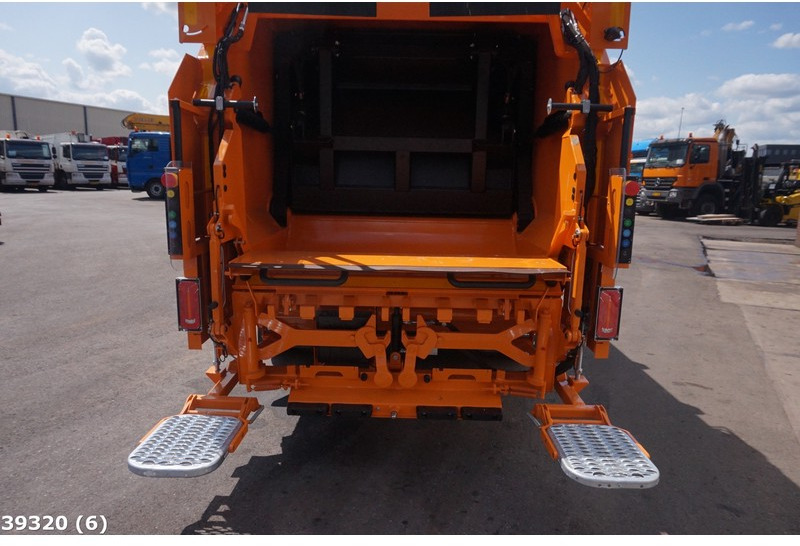 FUSO Canter 9C18 Geesink 7m³ - Szemetesautó: 4 kép. FUSO Canter 9C18 Geesink 7m³ - Szemetesautó: 4 kép.