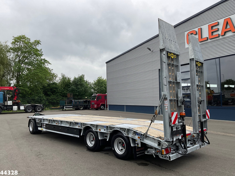 Humbaur 3-assige aanhangwagen met oprijrampen - Pótkocsi autószállító: 2 kép. Humbaur 3-assige aanhangwagen met oprijrampen - Pótkocsi autószállító: 2 kép.