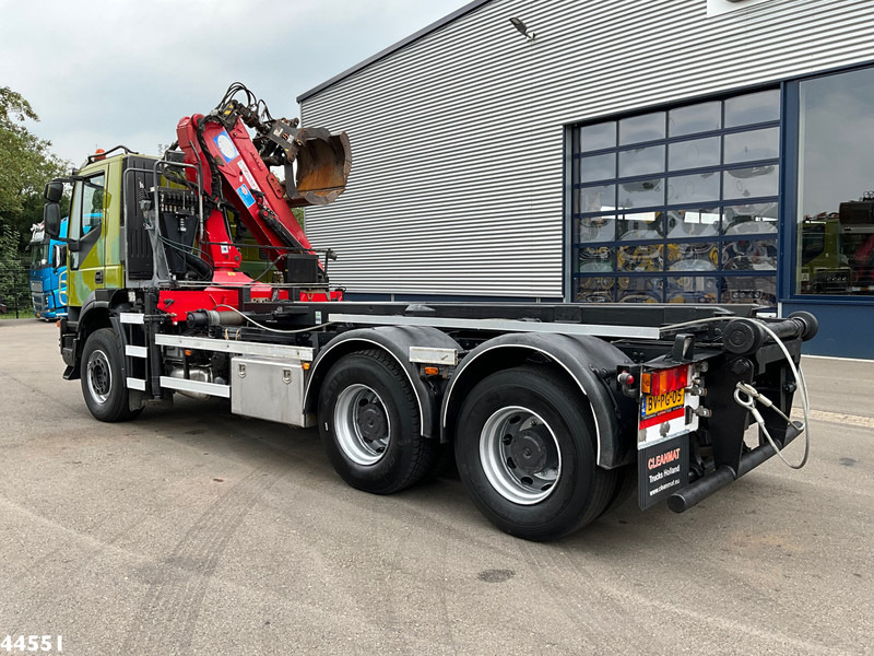Iveco AD260T41 6x4 HMF 16 Tonmeter Z-kraan - Teherautó - kábelrendszer, Darus autó: 4 kép. Iveco AD260T41 6x4 HMF 16 Tonmeter Z-kraan - Teherautó - kábelrendszer, Darus autó: 4 kép.