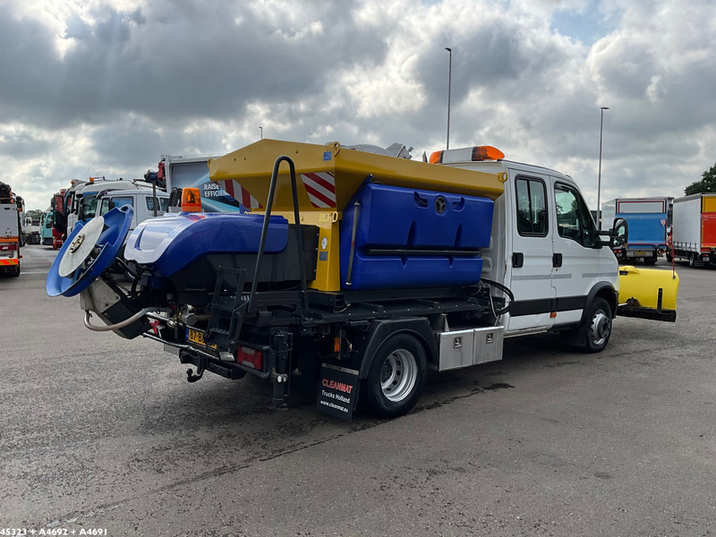 Iveco Daily 70C17 Nido zoutstrooier - Hóeltakarító gép: 4 kép. Iveco Daily 70C17 Nido zoutstrooier - Hóeltakarító gép: 4 kép.