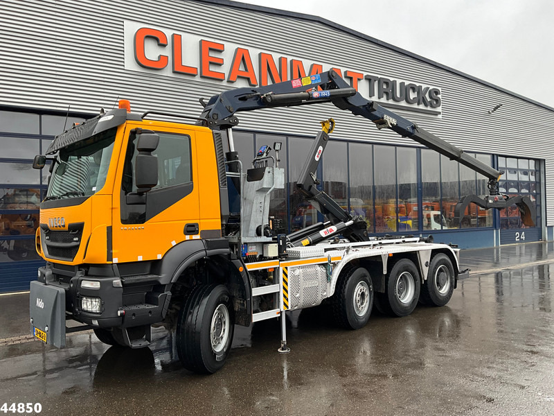Iveco Trakker AD380T41W 8x6 Euro 6 HMF 19 Tonmeter Z-kraan - Horgos rakodó teherautó, Darus autó: 1 kép. Iveco Trakker AD380T41W 8x6 Euro 6 HMF 19 Tonmeter Z-kraan - Horgos rakodó teherautó, Darus autó: 1 kép.