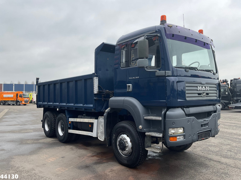 MAN TGA 33.363 6x6 Kipper 12m³ Manual Full steel - Billenőplatós teherautó: 5 kép. MAN TGA 33.363 6x6 Kipper 12m³ Manual Full steel - Billenőplatós teherautó: 5 kép.