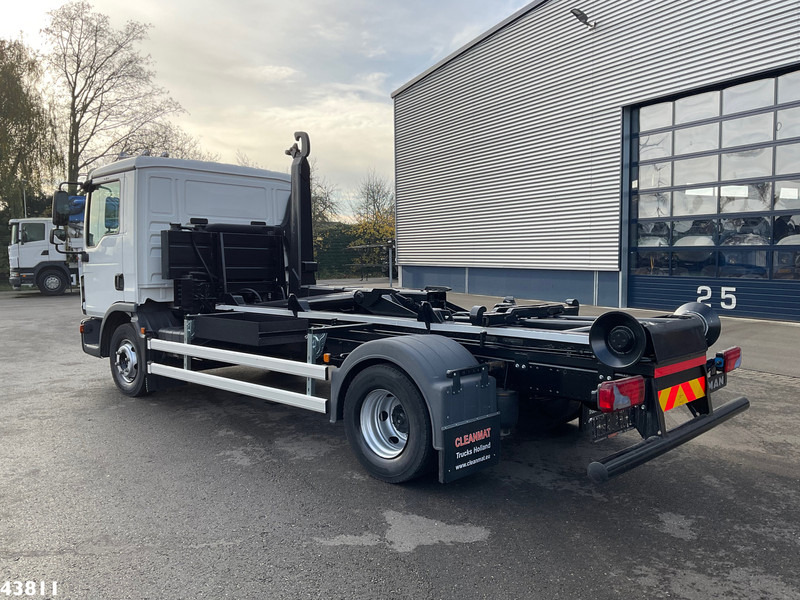 MAN TGL 12.220 Euro 6 12 Ton haakarmsysteem - Horgos rakodó teherautó: 3 kép. MAN TGL 12.220 Euro 6 12 Ton haakarmsysteem - Horgos rakodó teherautó: 3 kép.