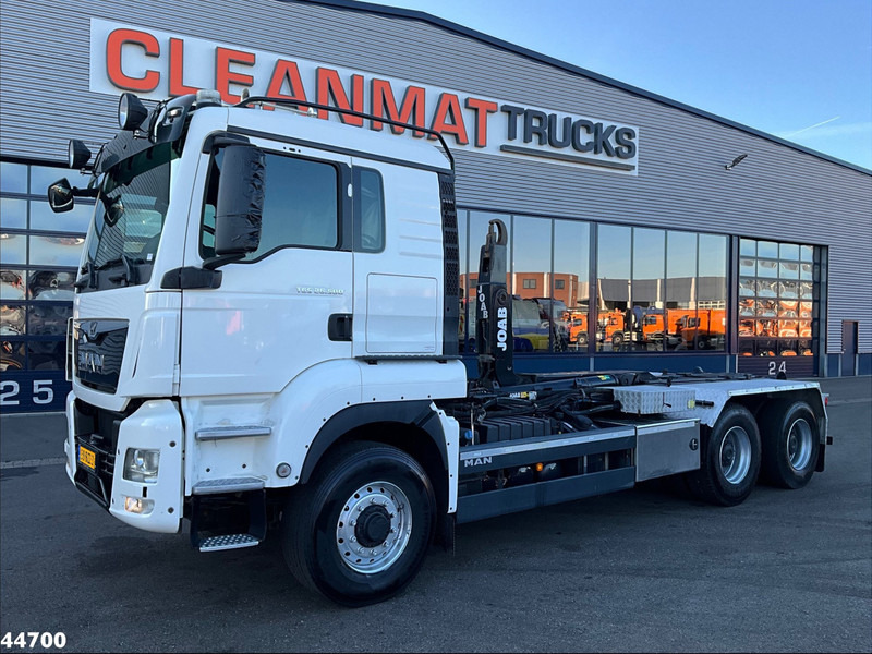 MAN TGS 26.500 6x6 Euro 6 Joab 24 Ton haakarmsysteem - Horgos rakodó teherautó: 2 kép. MAN TGS 26.500 6x6 Euro 6 Joab 24 Ton haakarmsysteem - Horgos rakodó teherautó: 2 kép.
