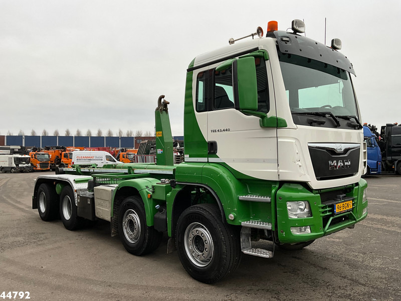 MAN TGS 43.440 8x4 Euro 6 VDL 40 Ton haakarmsysteem - Horgos rakodó teherautó: 3 kép. MAN TGS 43.440 8x4 Euro 6 VDL 40 Ton haakarmsysteem - Horgos rakodó teherautó: 3 kép.