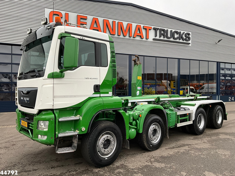 MAN TGS 43.440 8x4 Euro 6 VDL 40 Ton haakarmsysteem - Horgos rakodó teherautó: 2 kép. MAN TGS 43.440 8x4 Euro 6 VDL 40 Ton haakarmsysteem - Horgos rakodó teherautó: 2 kép.