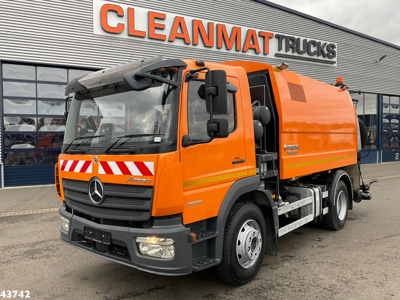 Mercedes-Benz ATEGO 1523 Faun VIAJET 6 R/HS Wegdekreiniger Just 14.776 km! - Utcaseprő gép: 2 kép. Mercedes-Benz ATEGO 1523 Faun VIAJET 6 R/HS Wegdekreiniger Just 14.776 km! - Utcaseprő gép: 2 kép.