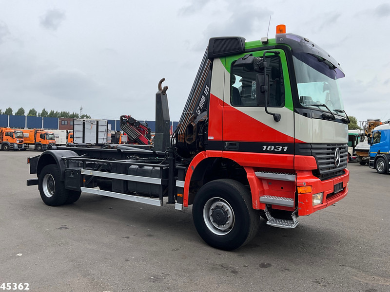 Mercedes-Benz Actros 1931 AK 4x4 Hiab 12 Tonmeter laadkraan - Horgos rakodó teherautó, Darus autó: 3 kép. Mercedes-Benz Actros 1931 AK 4x4 Hiab 12 Tonmeter laadkraan - Horgos rakodó teherautó, Darus autó: 3 kép.