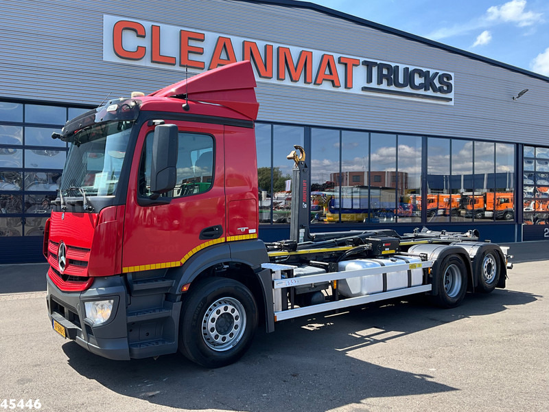 Mercedes-Benz Antos 2543 Euro 6 Multilift 26 Ton haakarmsysteem - Horgos rakodó teherautó: 2 kép. Mercedes-Benz Antos 2543 Euro 6 Multilift 26 Ton haakarmsysteem - Horgos rakodó teherautó: 2 kép.