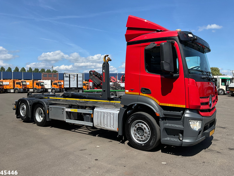Mercedes-Benz Antos 2543 Euro 6 Multilift 26 Ton haakarmsysteem - Horgos rakodó teherautó: 3 kép. Mercedes-Benz Antos 2543 Euro 6 Multilift 26 Ton haakarmsysteem - Horgos rakodó teherautó: 3 kép.