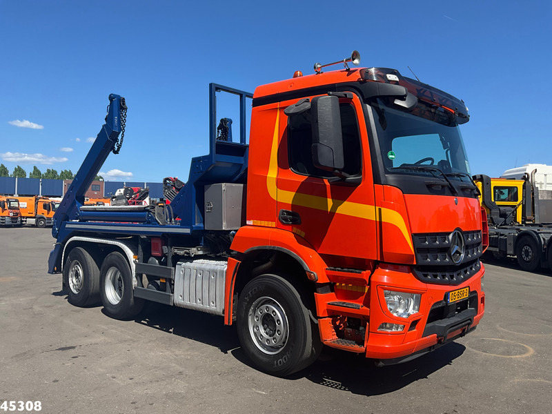 Mercedes-Benz Arocs 2536 Euro 6 Meiler 16 Ton's portaalarmsysteem - Konténerszállító: 2 kép. Mercedes-Benz Arocs 2536 Euro 6 Meiler 16 Ton's portaalarmsysteem - Konténerszállító: 2 kép.