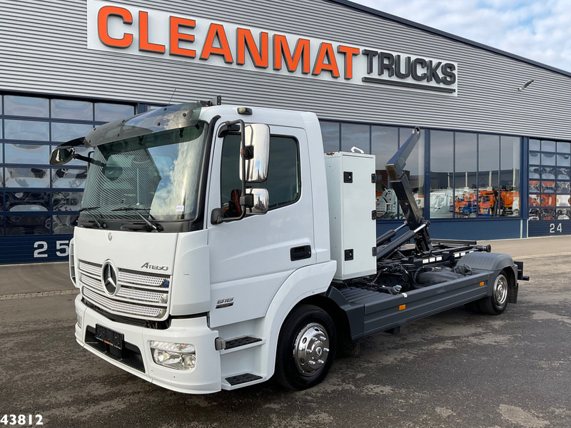 Mercedes-Benz Atego 818 Euro 6 10 Ton haakarmsysteem - Horgos rakodó teherautó: 1 kép. Mercedes-Benz Atego 818 Euro 6 10 Ton haakarmsysteem - Horgos rakodó teherautó: 1 kép.