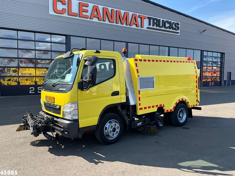 Mitsubishi Canter 7C15 Brock sweeper Just 94.095 km! - Utcaseprő gép: 2 kép. Mitsubishi Canter 7C15 Brock sweeper Just 94.095 km! - Utcaseprő gép: 2 kép.