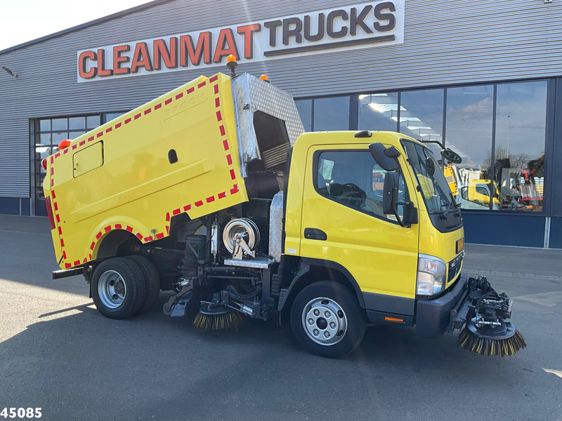 Mitsubishi Canter 7C15 Brock sweeper Just 94.095 km! - Utcaseprő gép: 1 kép. Mitsubishi Canter 7C15 Brock sweeper Just 94.095 km! - Utcaseprő gép: 1 kép.
